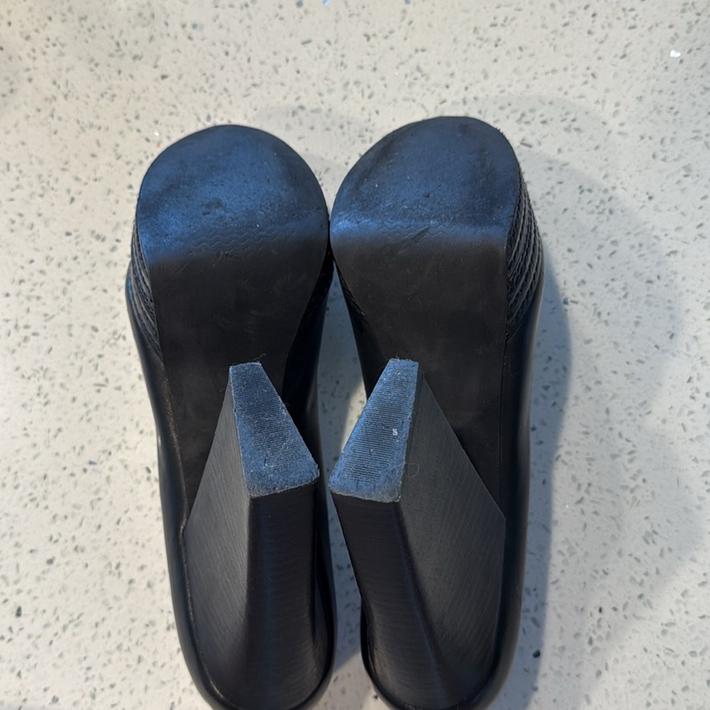 Trouve Black Classic Heels - Picture 4 of 8